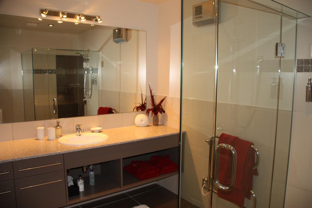 Dock Bay Lodge Те-Анау Екстер'єр фото