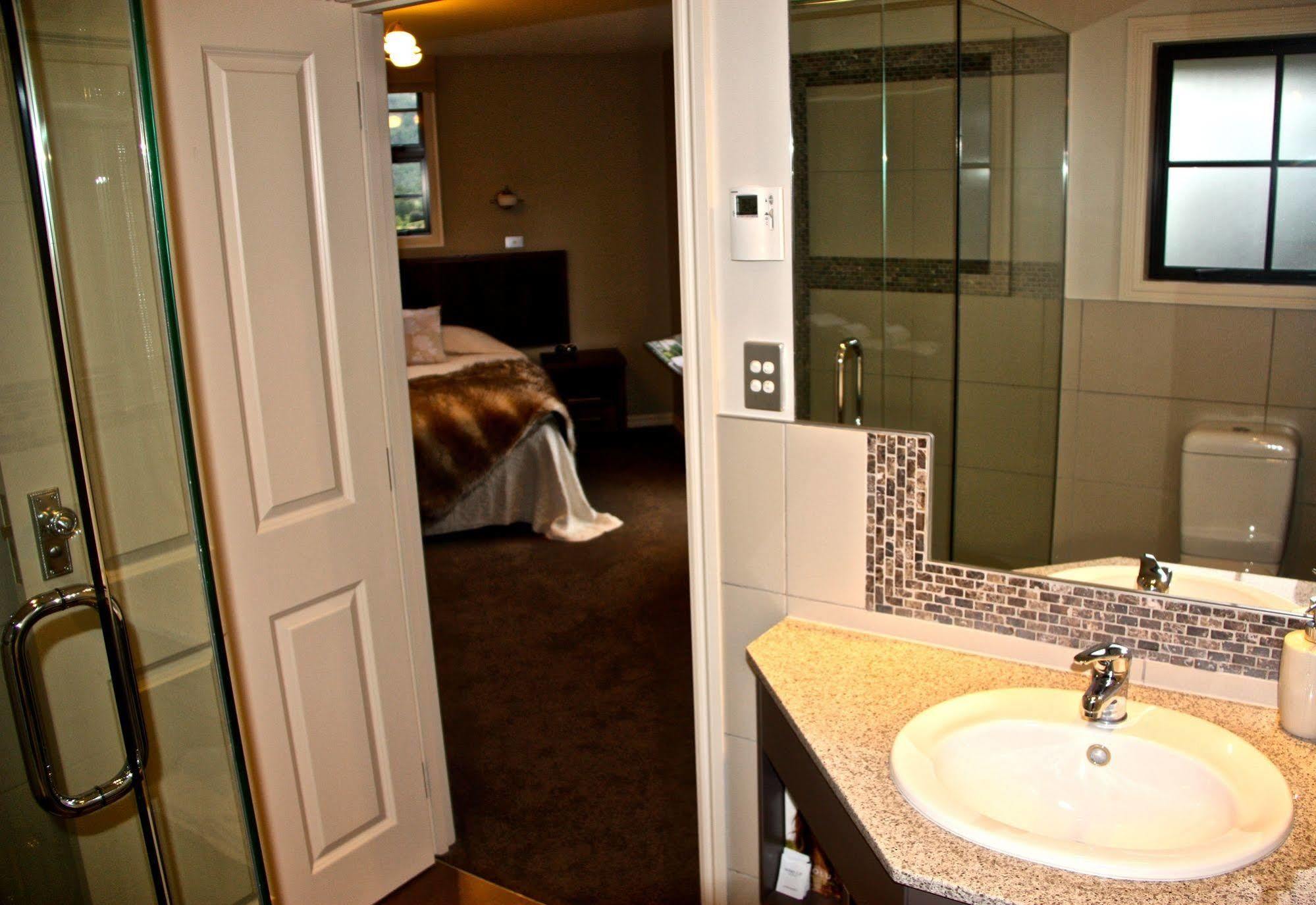 Dock Bay Lodge Те-Анау Екстер'єр фото